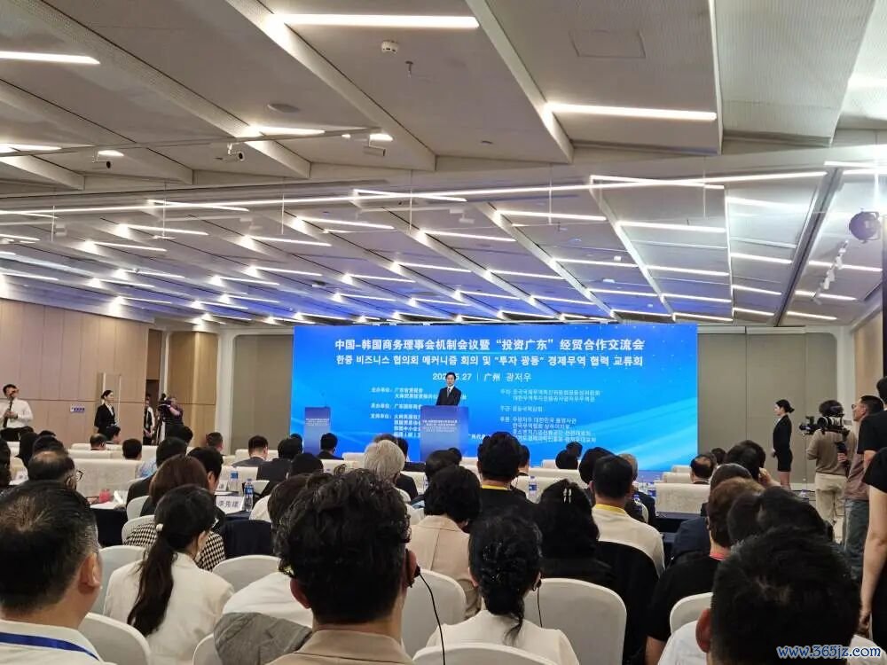 韩国驻广州总领事馆总领事姜相旭在中韩经贸合作斟酌会致辞，赖镇桃/摄